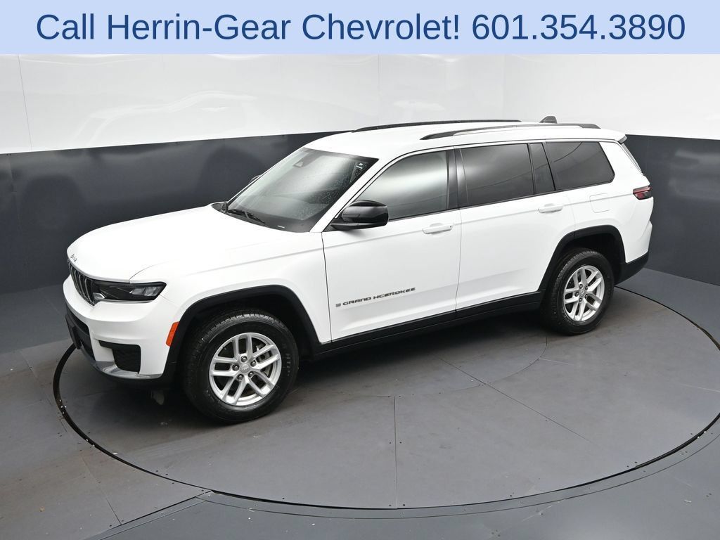 Used 2023 Jeep Grand Cherokee L Laredo RWD image 31