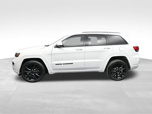 Used 2018 Jeep Grand Cherokee Altitude AWD/4WD image 2
