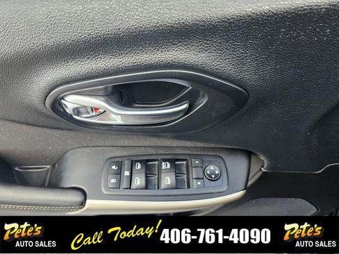 Used 2018 Jeep Cherokee Latitude w/ Safety Group image 17