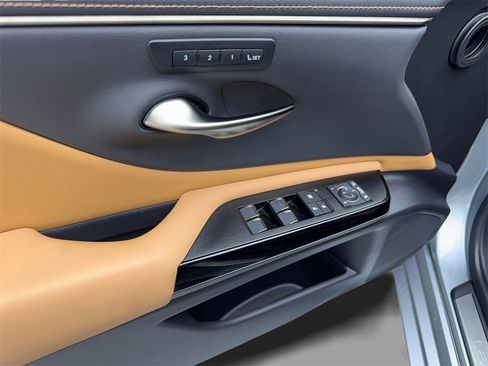 Used 2022 Lexus ES 350 w/ Premium Package image 32