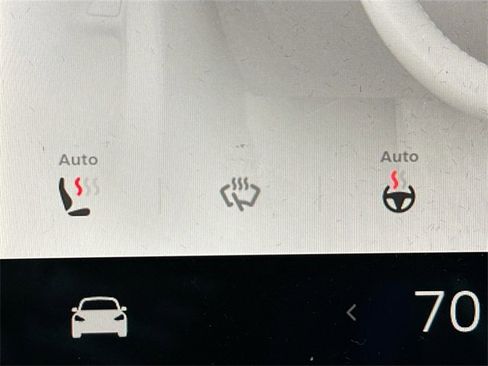 Used 2022 Tesla Model Y Long Range image 16