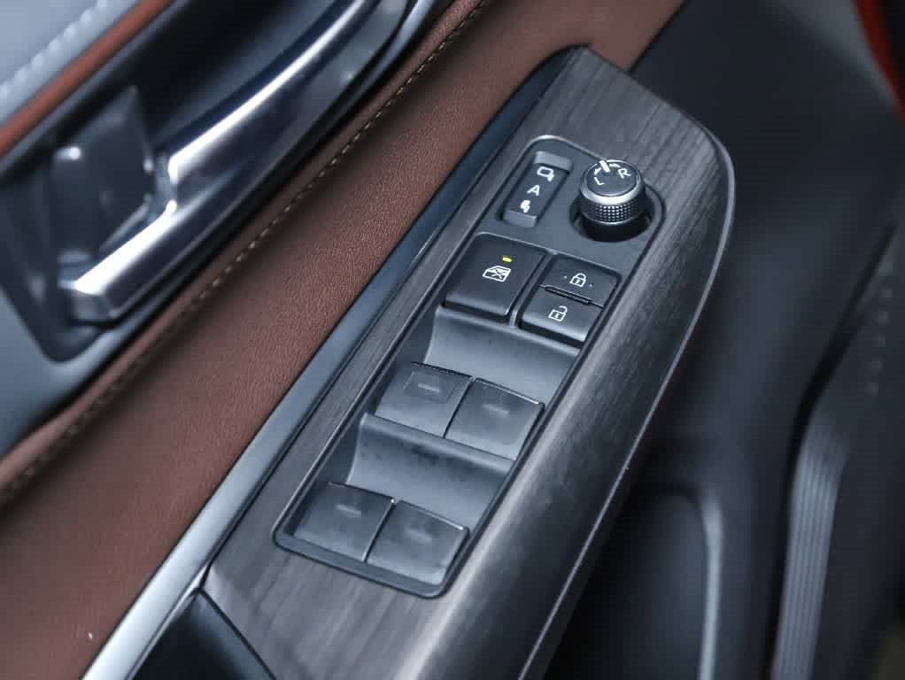 Certified 2023 Toyota Venza Limited AWD/4WD image 17