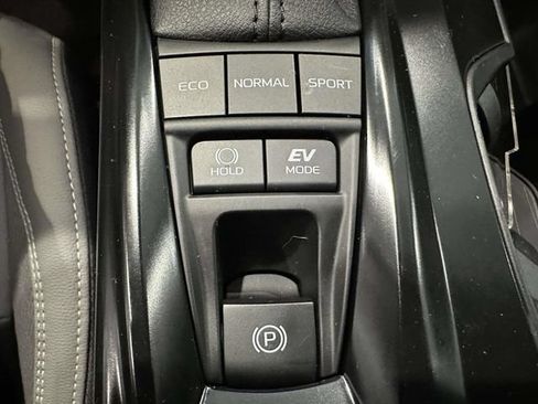 Used 2025 Toyota Camry SE w/ Convenience Package FWD image 27