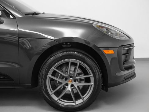 Used 2025 Porsche Macan image 12