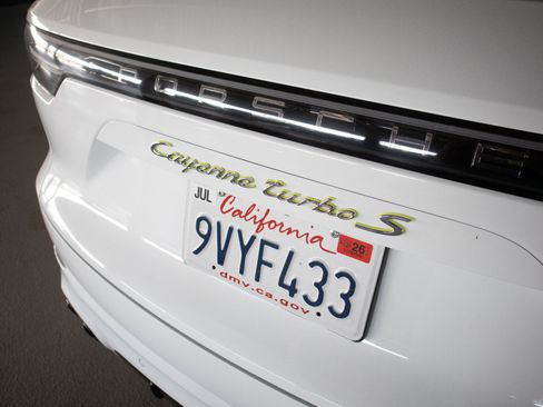 Used 2022 Porsche Cayenne Turbo S AWD/4WD image 31