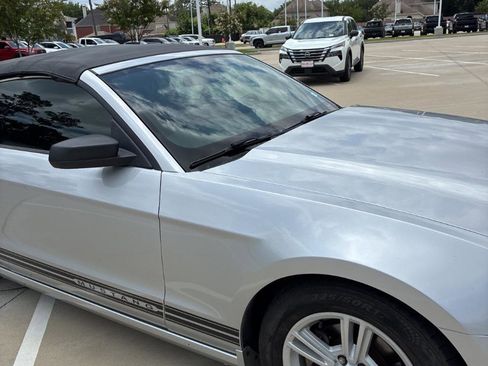 Used 2013 Ford Mustang Convertible RWD image 5