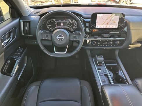 Used 2024 Nissan Pathfinder SL w/ SL Premium Package image 10