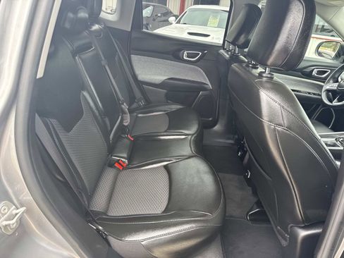 Certified 2022 Jeep Compass Latitude image 9