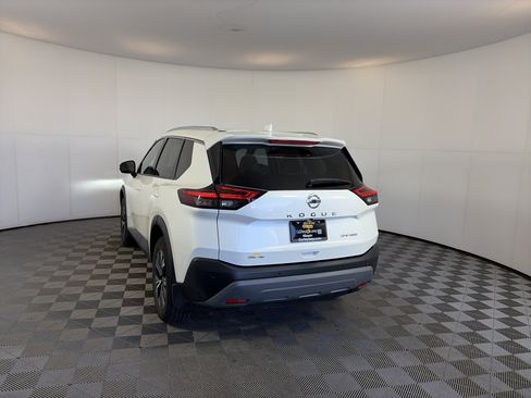 Used 2021 Nissan Rogue SV w/ Premium Package image 8