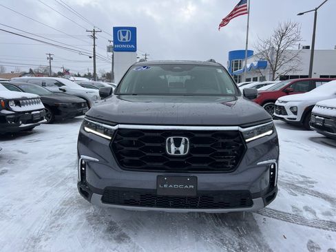 Used 2024 Honda Pilot Touring image 8