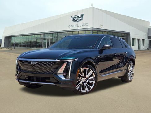 Used 2025 Cadillac Lyriq Luxury w/ LPO, Floor Liner Package AWD/4WD image 1