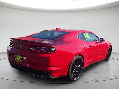 Used 2019 Chevrolet Camaro LT RWD image 5