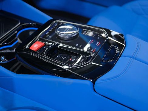 Used 2025 BMW M5 image 32