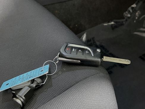 Used 2022 Toyota Corolla LE image 36