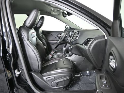 Used 2022 Jeep Cherokee Trailhawk w/ Comfort/Convenience Group AWD/4WD image 13