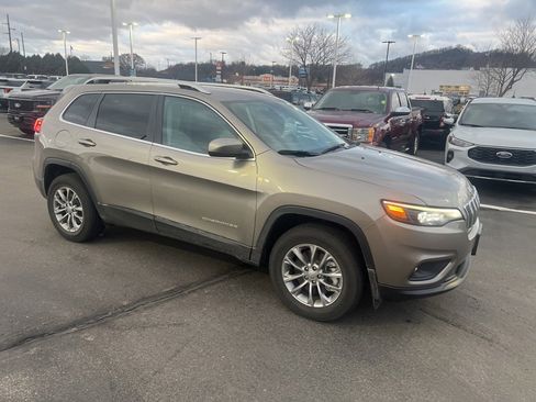 Used 2021 Jeep Cherokee Latitude Lux w/ Comfort/Convenience Group image 2