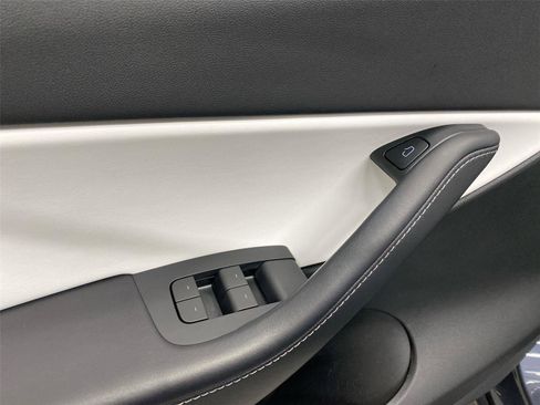 Used 2022 Tesla Model Y Performance image 19