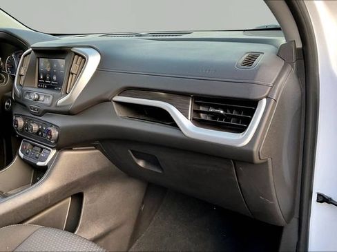 Used 2022 GMC Terrain SLE w/ Driver Convenience Package FWD image 16