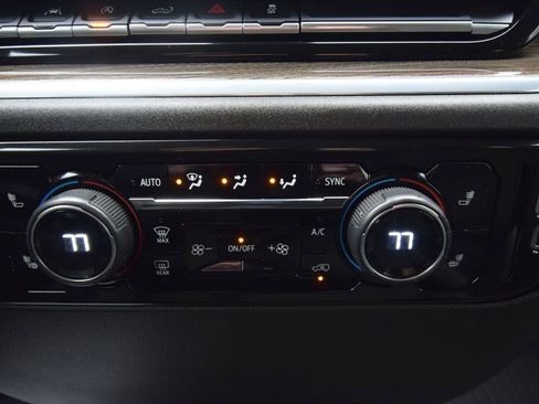 Used 2022 Chevrolet Silverado 1500 LT image 34