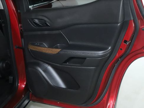 Used 2020 GMC Acadia SLE w/ Driver Convenience Package FWD image 32