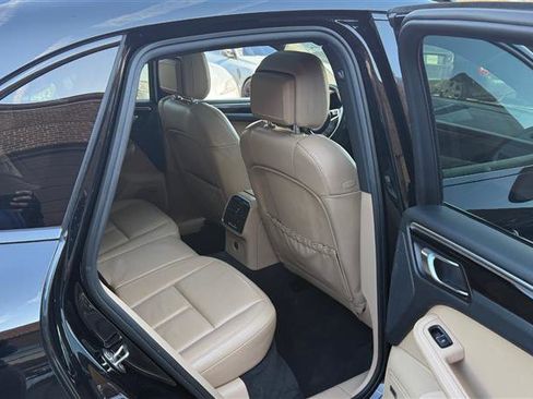 Used 2020 Porsche Macan w/ Premium Package Plus image 12