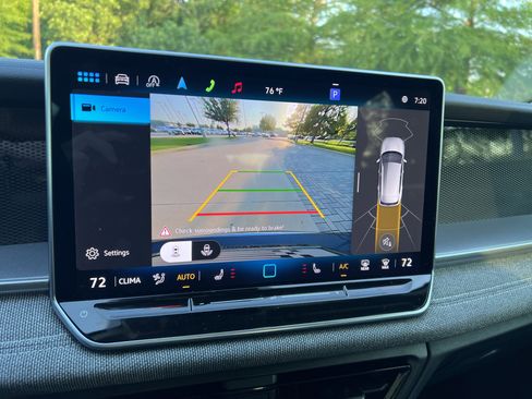 Certified 2025 Volkswagen Tiguan S FWD image 22
