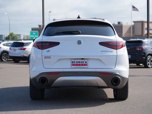 Used 2023 Alfa Romeo Stelvio Ti AWD/4WD image 4