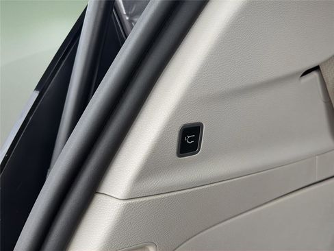 Used 2019 Chrysler Pacifica Touring-L FWD image 26
