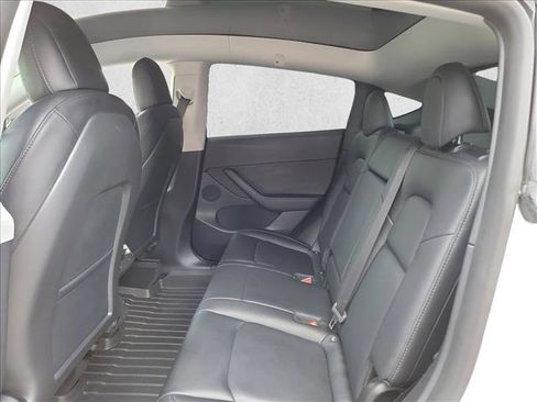 Used 2021 Tesla Model Y Long Range AWD/4WD image 14