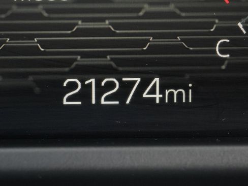 Used 2025 GMC Acadia Elevation image 17