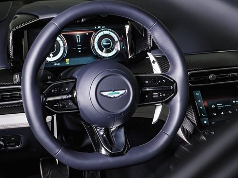 Used 2025 Aston Martin Vanquish image 25