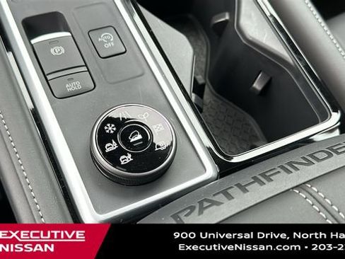 New 2025 Nissan Pathfinder SL image 20