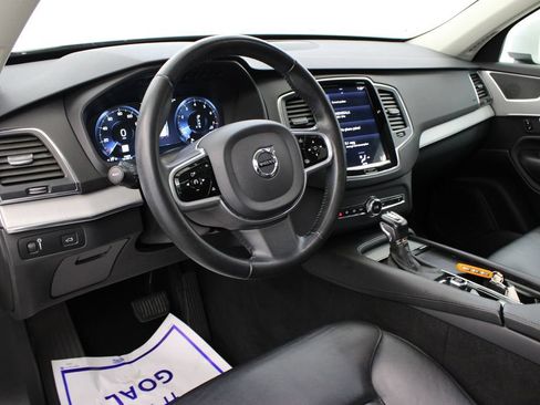 Used 2022 Volvo XC90 T5 Momentum FWD image 17