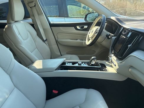 Used 2024 Volvo XC60 B5 Plus w/ Protection Package Premier image 12