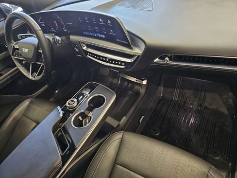 Used 2024 Cadillac Lyriq Luxury w/ LPO, Floor Liner Package RWD image 5