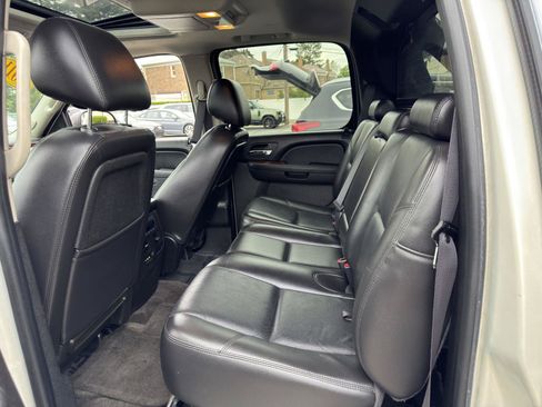 Used 2011 Chevrolet Avalanche LTZ AWD/4WD image 30