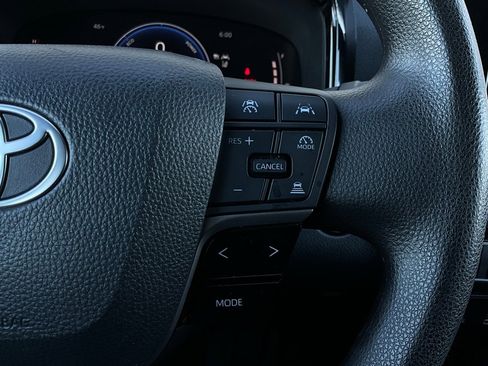 Used 2025 Toyota Camry LE image 33