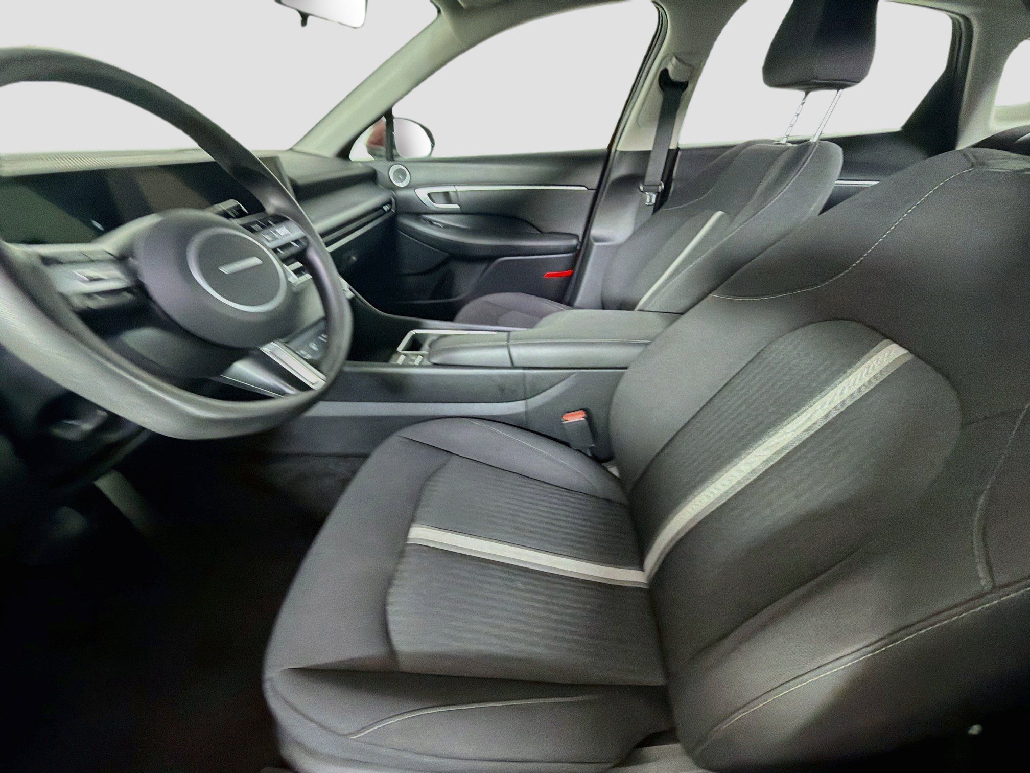 Used 2025 Hyundai Sonata SEL FWD image 13