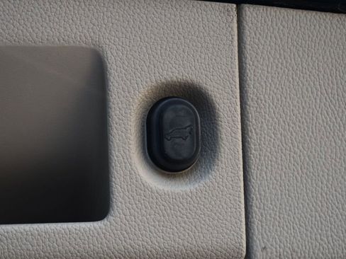 Used 2016 Cadillac Escalade Premium image 8