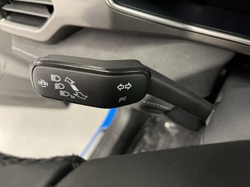 Used 2025 Volkswagen Taos SE AWD/4WD image 19