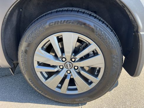 Used 2025 Nissan Pathfinder SV FWD image 10