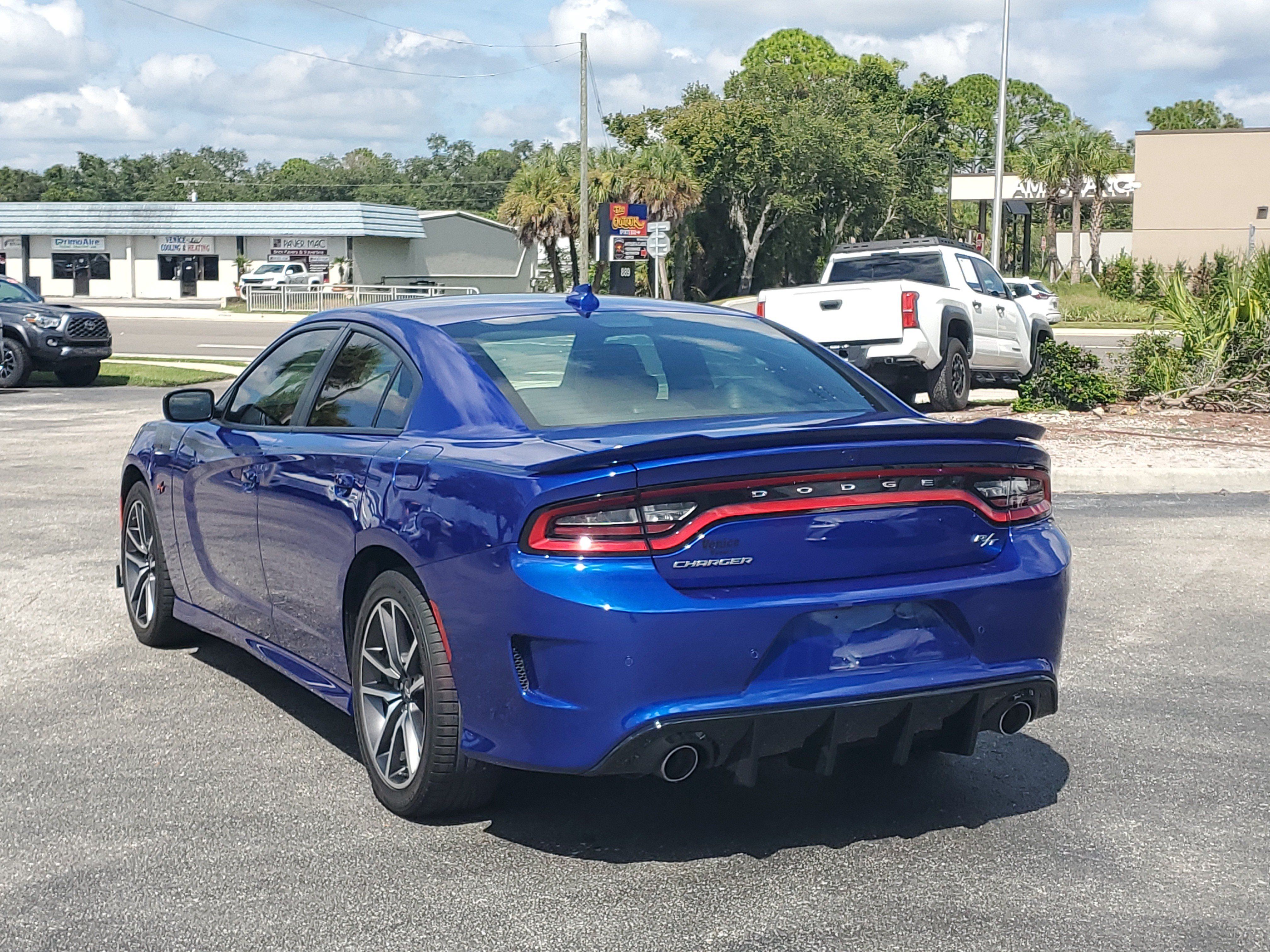 Used 2021 Dodge Charger R/T w/ Plus Group RWD image 4