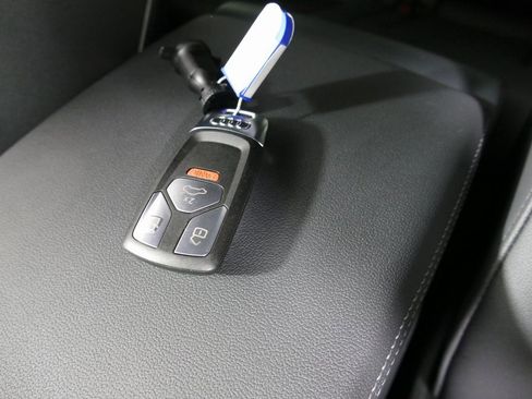 Used 2023 Audi Q5 2.0T Premium w/ Convenience Package image 12