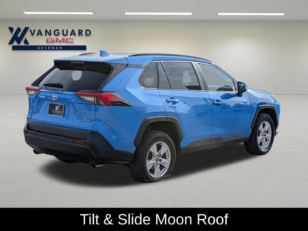 Used 2021 Toyota RAV4 XLE w/ Convenience Package FWD image 7