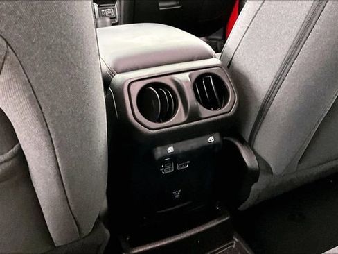 Used 2025 Jeep Wrangler Unlimited Sahara w/ Safety Group AWD/4WD image 9