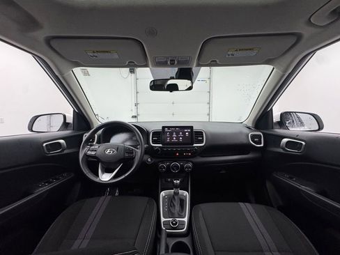 Used 2025 Hyundai Venue SEL FWD image 3