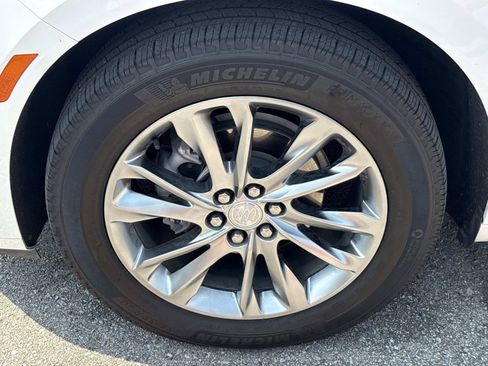 Used 2022 Buick Enclave Avenir w/ Avenir Technology Package AWD/4WD image 11