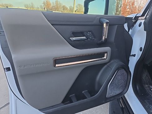 Used 2025 GMC Hummer EV 3X image 33