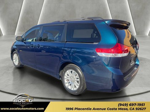 Used 2011 Toyota Sienna XLE FWD image 3