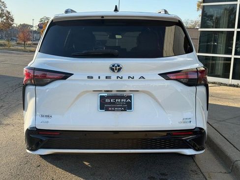 Used 2023 Toyota Sienna XSE image 5